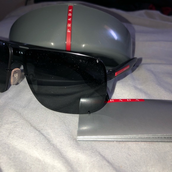 BRAND NEW PRADA SUNGLASSES 🤩 - Picture 3 of 4